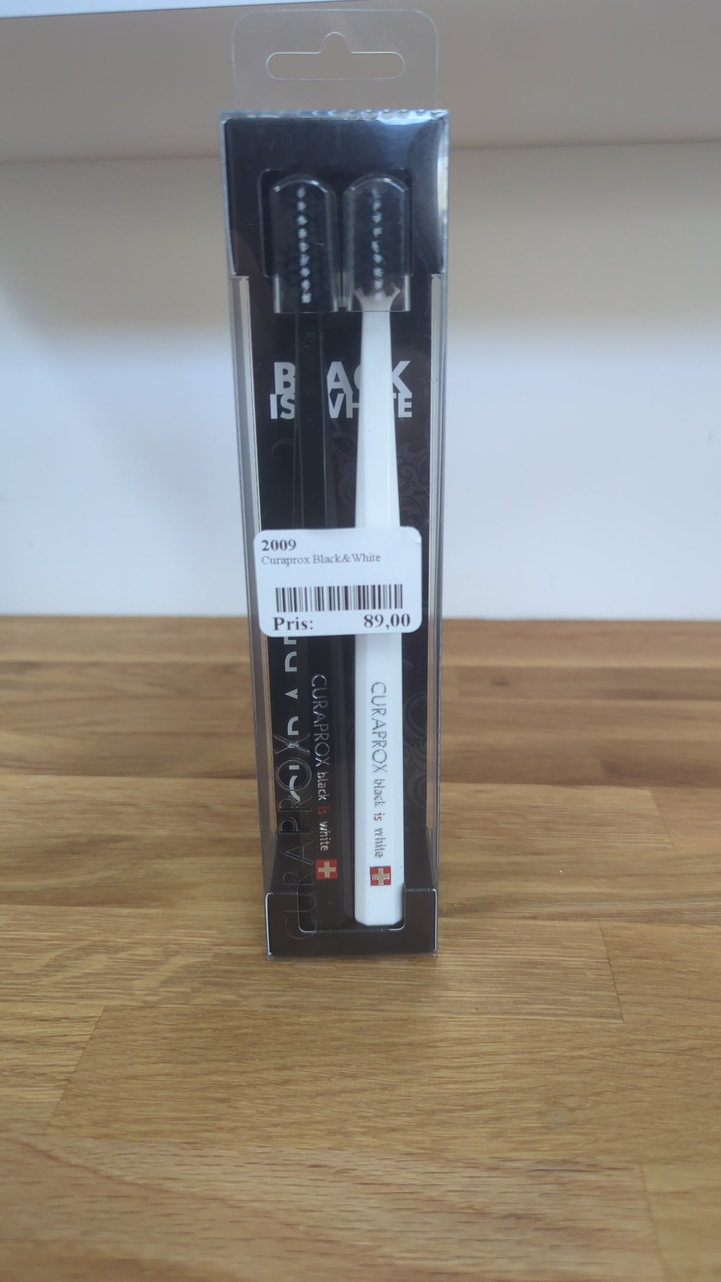 Curaprox black is white