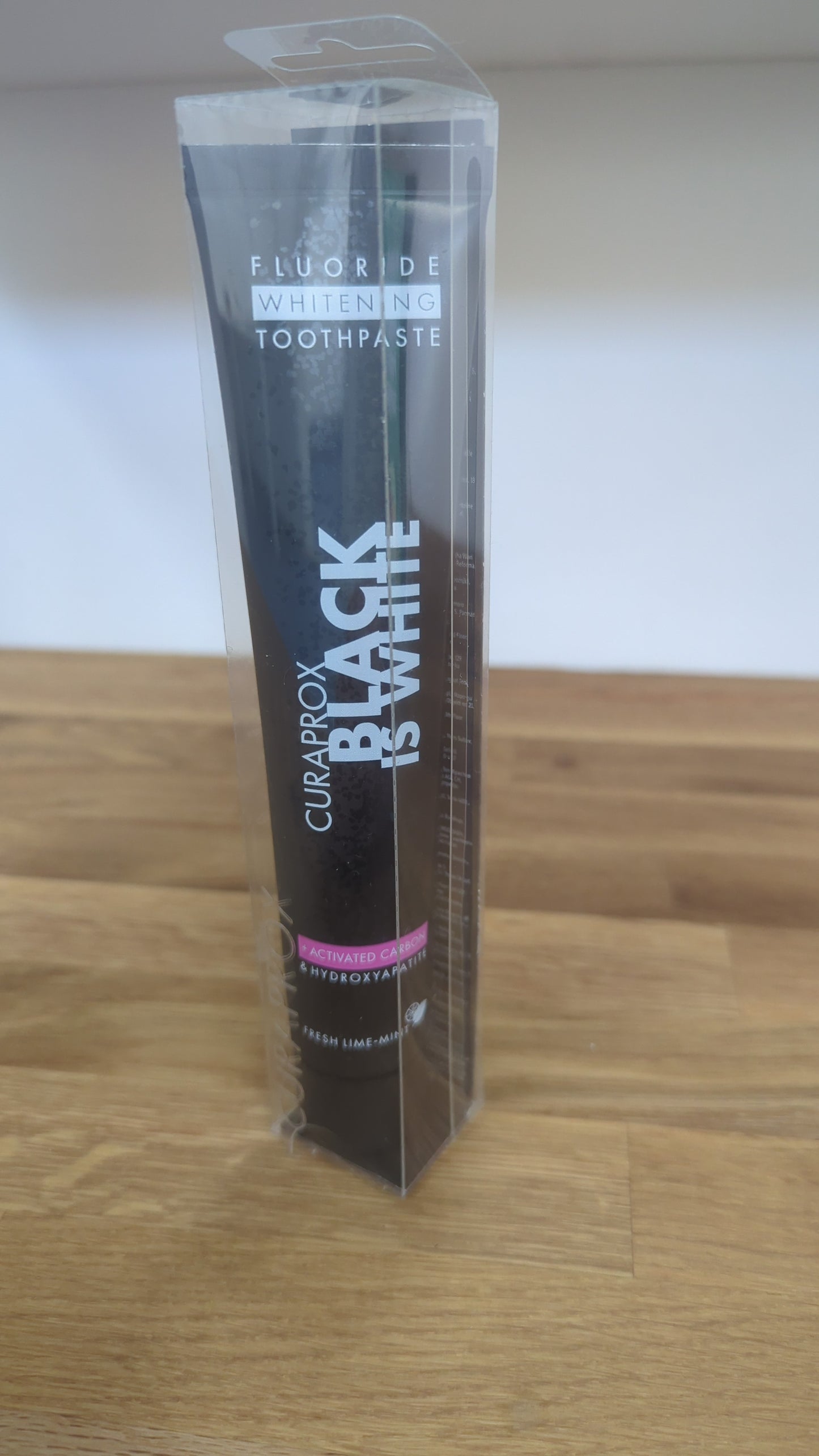 Black is white tandpasta